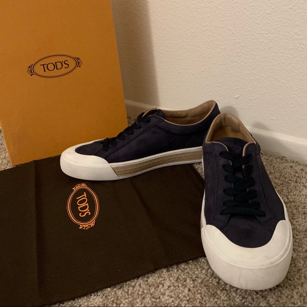 TOD’S CASUAL DRESSING SHOES